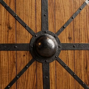 Escudo Redondo Vikingo Medieval Hecho a Mano, de Madera y Acero, Listo para la Batalla, Escudo de Guerrero, Decoración Histórica Nórdica para Reenactimientos, 22 Pulgadas - Product Image 2