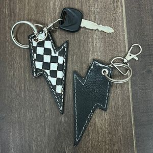 Nouveau porte-clés en cuir véritable à motif à carreaux noir et blanc, fait à la main, avec un éclair, vente en gros, accessoire pour sac - Product Image 6