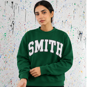 Suéter de cuello alto negro personalizado con letras griegas para mujer de Smith, ropa bordada para hermandades universitarias y fraternidades. - Product Image 3