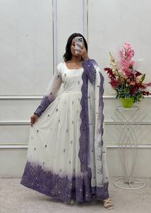Vestido de georgette con bordado de diseño y trabajo de espejo real, con falda y dupatta, completamente cosido y listo para usar. - Product Image 2