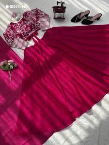 Diseño elegante y hermoso de Lehenga-Choli y Dupatta de seda JMC con trabajo de cordón y lentejuelas, color vino, fabricado en Surat. - Product Image 5
