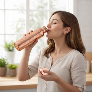 Bouteille d'eau en cuivre gravée de luxe, anti-fuite, 1000 ml, écologique, avec poignée, pour la santé ayurvédique, bureau, maison, salle de sport - Product Image 2