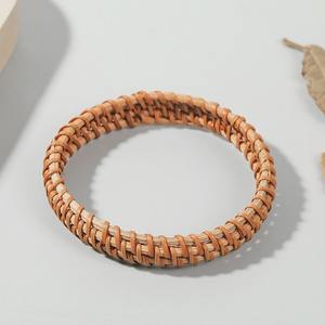 La mejor opción en joyería tejida a mano para mujeres, pulseras de ratán, proveedor de brazaletes, precio de pulseras tipo brazalete. - Product Image 5