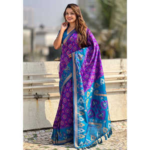 ผ้าซารีไหมพรมสีม่วงเนื้อนุ่มลายแพทโลาทอแบบเอลีท วีฟส์ พร้อมลายทอแบบตัดกันสำหรับชุดออกงานกลางคืน - Product Image 2