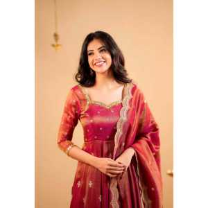 Vestido Anarkali de Satén Hecho a Mano por Diseñador, Corte en A, con Cuello Cuadrado, Pantalón y Dupatta en Color Contrastante, Cintura Imperio, para Fiestas - Product Image 1