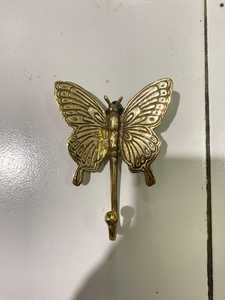 El Más Vendido en Indonesia: Gancho de Pared Decorativo de Latón Antiguo con Forma de Mariposa, Organizador de Ropa, Gancho Metálico con Acabado Dorado para Baño y Cocina - Product Image 3