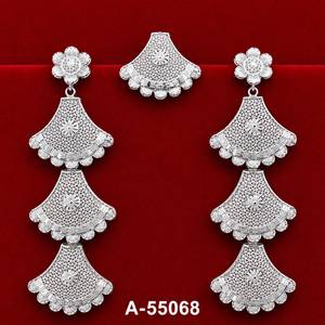 Boucles d'oreilles classiques plaquées or 24 carats avec motif floral pour femmes, bijoux de mariage A-55164 - Product Image 4