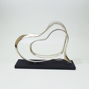 Sculpture abstraite contemporaine en aluminium faite à la main, artisanat métallique de luxe, figurine d'art de table, décoration moderne pour la maison - Product Image 2