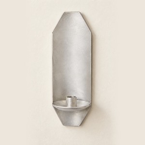 Applique murale en aluminium argenté satiné, faite à la main, porte-bougie octogonal haut pour bougies coniques, décoration murale pour salle à manger - Product Image 1