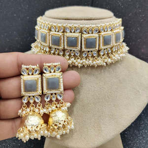Jewelemarket Fine Kundan Jewelry Set Collar gris chapado en oro con acabado mate - Product Image 1