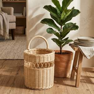 Cesta colgante de mimbre artesanal - Product Image 3