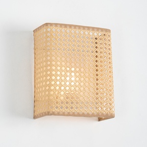 Applique murale décorative en rotin naturel, fabriquée au Vietnam, lampe murale en rotin. - Product Image 5
