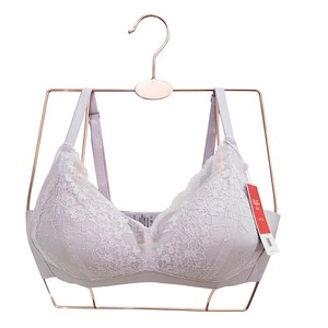 Étagère murale moderne en métal rose doré pour cintres et rangement de vêtements - Product Image 5