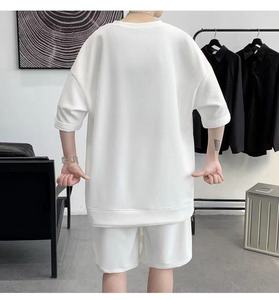 Ensemble deux pièces streetwear pour homme, chemise et short oversize, tenue coordonnée pour homme - Product Image 3