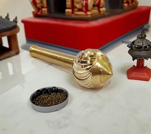 Idole de Hanuman Ji en laiton pur, petite mace Gada, accessoire pour temple domestique, mace Bajrangbali, décoration spirituelle pour Pooja, cadeau religieux en laiton - Product Image 4