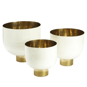 Elegantes Cuencos Anidables de Esmalte Blanco Hechos a Mano, Libres de BPA, con Base de Pedestal de Metal Dorado, Cuencos Contemporáneos de Latón Bicolor para Fiestas - Product Image 5