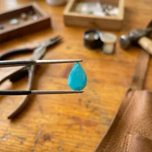 GNSJ Pierres précieuses en turquoise naturelle à 100 %, taille goutte de poire, coupe rose, facettées, certifiées par un tiers, éclat de facettes, pour la fabrication de bijoux - Product Image 3