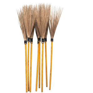 Balai à feuilles de coco pour jardin extérieur avec manche en bois et fibres de coco - Product Image 5