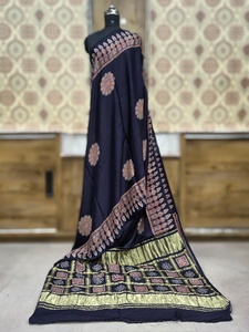Sari Tradicional con Estampado Ajrakh y Elegante Pallu a Cuadros, Sari de Boutique de Calidad de Exportación - Product Image 5