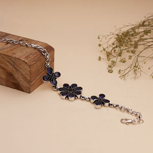 Bracelet tendance pour femme en laiton argenté oxydé avec perles et pierres bleues, motif floral, idéal pour les fêtes, bijou fantaisie, cadeau - Product Image 4