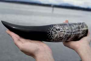 Corneta de guerra vikinga medieval, trompeta de batalla grabada a mano, corneta de 16 pulgadas, regalo, corneta de cuerno natural, herramienta de caza, regalo decorativo - Product Image 4