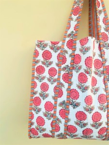 Sac fourre-tout d'été en coton fait main, imprimé Jaipur Block Print Art, matelassé, à bandoulière, avec fermeture éclair, grande taille pour le voyage - Product Image 1
