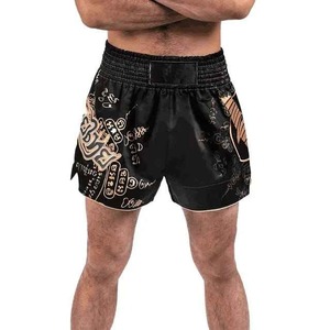 Shorts de Muay Thai pour hommes avec imprimé doré en caractères thaïlandais, en polyester respirant, pour l'entraînement aux arts martiaux mixtes - Product Image 1
