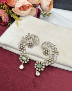 Pendientes de lujo con corte radiante, gemas Kundan y motivos florales para mujer, colección de joyería artificial de imitación festiva para mujer - Product Image 3