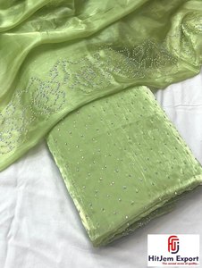 Tissu en maille de strass thermocollants personnalisé, tissé, 70 GSM, écologique, léger, OEM ODM, sur commande, multi-usages, résistant à l'eau - Product Image 1