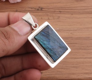 Colgante de Labradorita Natural Chapado en Platino Vintage al por Mayor, Plata de Ley 925, Amuleto de Piedra Preciosa Simple y Minimalista, Precio al por Mayor - Product Image 1