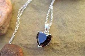 Colgante de Diamante Negro con Corte Corazón, Cadena de Plata, Joyería Clásica para Mujer, Uso Diario - Product Image 5
