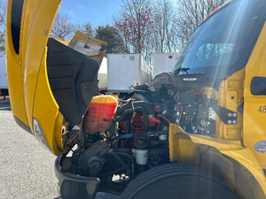 Camión de Caja Mediana International MV607 2022/2023, Usado en Buen Estado, con Transmisión Automática, 146,687 millas - Product Image 5