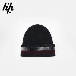 Huzaifa Unisexe Acrylique Logo personnalisé Haute qualité Jacquard Protection hivernale Chapeau chaud tricoté Sports Produit - Product Image 3