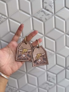 Tendencia 2026: Llavero de cuero hecho a mano con forma irregular, grabado personalizado, estampado, gran oferta, ligero, tipo arete para llaves. - Product Image 4