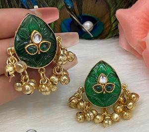 Aretes Jhumki con Acabado Dorado de Primera Calidad y Aspecto de Piedra para Mujeres y Chicas, Ideales para Looks de Noche y Fiestas - Product Image 2