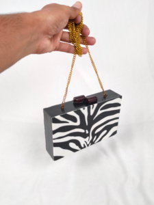 Pochette d'ange en résine moderne verte de qualité supérieure avec détails en laiton peints à la main pour les événements de mariage-Artisanat élégant de cadeau - Product Image 6