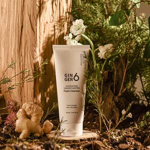 Nettoyant moussant quotidien végétalien et biologique à l'eau de gingembre avec acide hyaluronique pour l'hydratation des peaux sujettes à l'acné et sensibles, certifié Vegan Society - Product Image 6