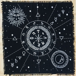 Nappe d'autel en coton Pentagramme Soleil Lune Triple Lune Triquetra Spirituelle Faite à la main Housse de table carrée Faite à la main par des artisans indiens - Product Image 3