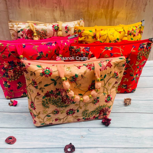 Nuevo Bolso de Diseñador 2025, Bolso Hecho a Mano con Parches Meenakari, Bolso Bordado con Trabajo Gotta Patti para Mujeres y Niñas - Product Image 1