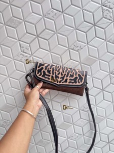 Nuevo y Último Modelo 2026: Cartera de Cuero Tallada a Mano con Pelo de Vaca, Estilo Western, Multiusos, para Mujer, Uso Diario - Product Image 1