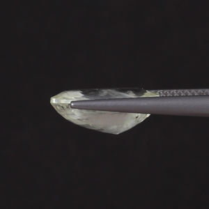 พลอยแซฟไฟร์สีขาวทรงรี 6.82 กะรัต ขนาด 13.5x10 มม. รับรองโดย IGI เกรด AAA ขายส่งพลอยแซฟไฟร์ธรรมชาติสำหรับทำเครื่องประดับ - Product Image 2