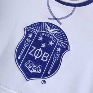 เสื้อสเวตเชิ้ตคอกลม Zeta Phi Beta สีขาว ปักลายเชนิลล์ เสื้อผ้าชมรมพี่น้องชาวกรีก สำหรับทุกเพศ ผลิตจากผ้าฝ้ายพรีเมียม - Product Image 3
