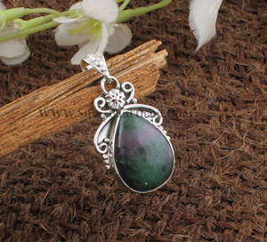 จี้ห้อยคอพลอยรูบี้โซไซต์ธรรมชาติทรงวินเทจชุบแพลตตินั่ม งานแฮนด์เมดเงินแท้ 925 พร้อมสร้อยคอพลอย - Product Image 2