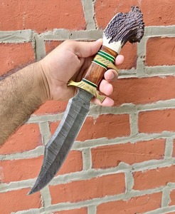 Couteau Bowie artisanal de qualité industrielle pour le camping et la chasse, lame en acier Damas à pointe clip, manche en corne et bois, étui en cuir OBM - Product Image 2