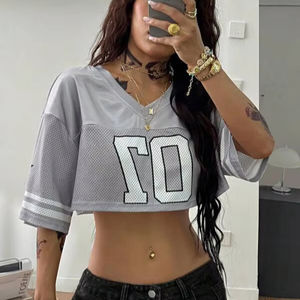 Maillot de football court en maille grise OEM, numéro 07, pour femme, style streetwear, fournisseur en gros de marques privées OEM - Product Image 1