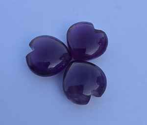 อเมทิสต์ธรรมชาติรูปหัวใจทรงบริโอเล็ตแบบคาโบชอง ขนาดมาตรฐาน ขายส่ง อัญมณีเม็ดเดี่ยว คริสตัลบำบัด - Product Image 2