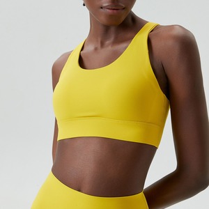 Sujetador deportivo sin costuras para yoga, top deportivo para mujer con tirantes anchos para el gimnasio - Product Image 1