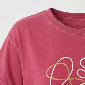 เสื้อยืดโอเวอร์ไซส์ผู้หญิงสำหรับฤดูร้อน ผลิตตามสั่ง ขายส่ง ผ้าโพลีเอสเตอร์ซาติน ทรงปกติ แขนสั้น สตรีทแวร์ เป็นมิตรกับสิ่งแวดล้อม รับผลิตตามแบบ - Product Image 4