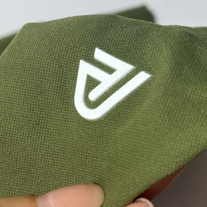 Etiquetas de Silicona 3D para Ropa, con Transferencia de Calor, Corte Láser, Color y Tamaño Personalizados, Directo de Fábrica - Product Image 2