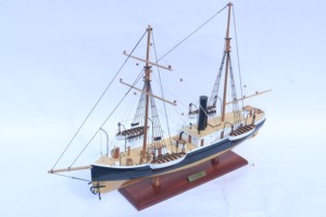 Modèle réduit en bois de bateau historique américain POLARIS, artisanat - Product Image 6